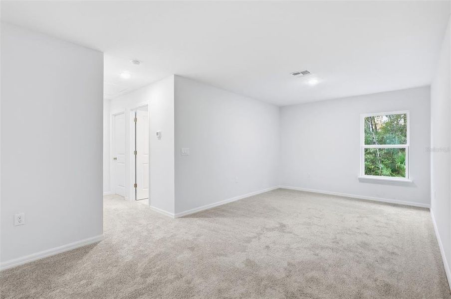 Spacious, unfurnished interior of a new home in , Altamonte Springs (Image 38).