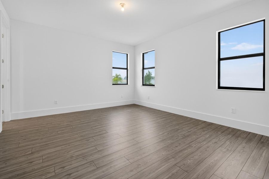 Spacious, unfurnished interior of a new home in , Palm Beach Gardens (Image 56).
