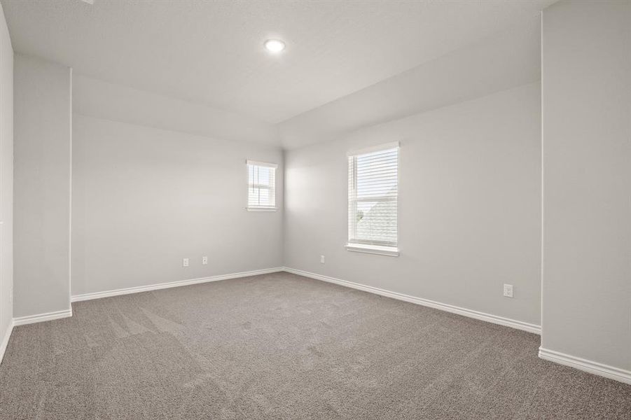 Spacious, unfurnished interior of a new home in Rocky Creek Crossing, Fort Worth (Image 33).