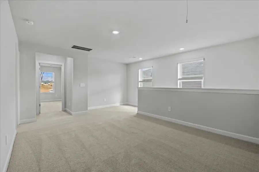 Spacious, unfurnished interior of a new home in Creek Ridge - Heritage Collection, Spartanburg (Image 15).