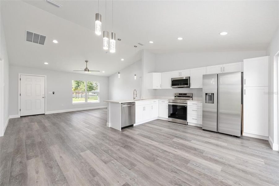 Spacious, unfurnished interior of a new home in , Dunnellon (Image 20).