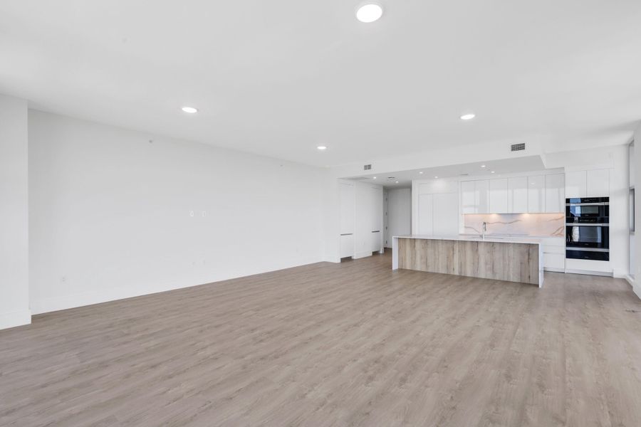 220 Lake Shore Drive - 7.jpg-FULL