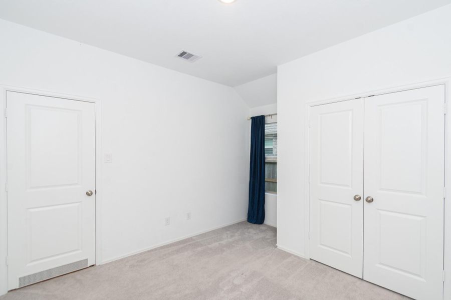 Spacious, unfurnished interior of a new home in Newport Preserve, Crosby (Image 25).