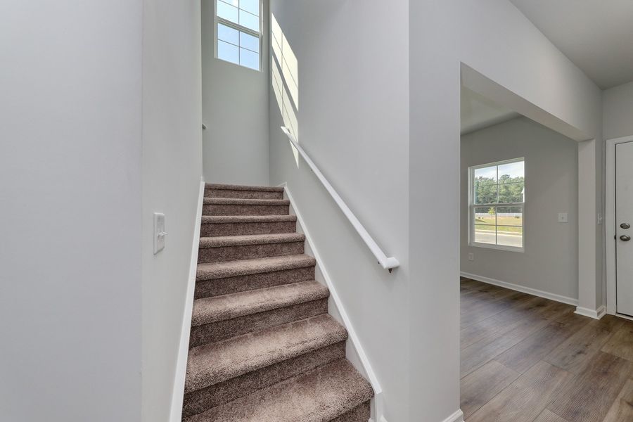 Spacious, unfurnished interior of a new home in Hainer Place, Conway (Image 14).