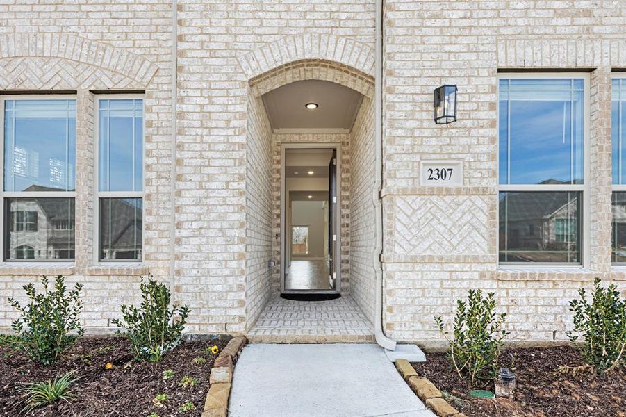 Exterior details and patio area of a home in Rockwood, Mansfield (Image 27).