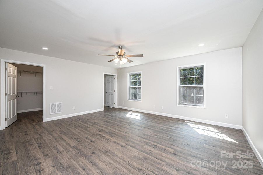 Spacious, unfurnished interior of a new home in , Newton (Image 24).