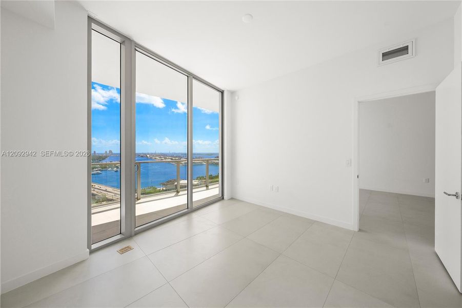Spacious, unfurnished interior of a new home in , Miami (Image 22).