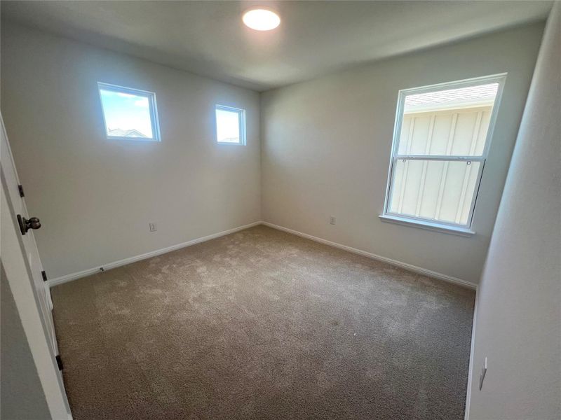 Spacious, unfurnished interior of a new home in Porter Country, Buda (Image 15).