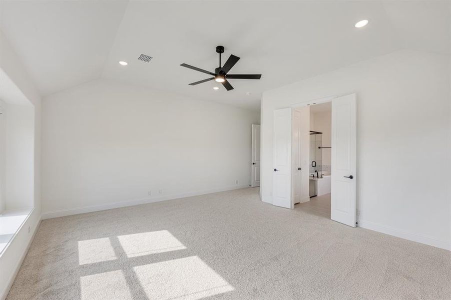 Spacious, unfurnished interior of a new home in Wildflower Ranch 60-65, Fort Worth (Image 15). Spacious, unfurnished interior of a new home in Wildflower Ranch 60-65, Fort Worth (Image 15).