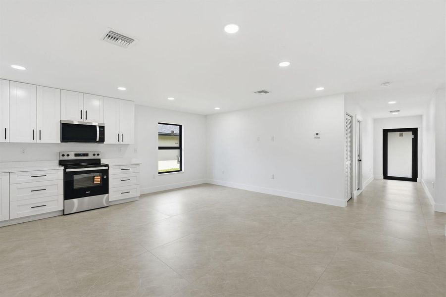 26-web-or-mls-18477_W_Sycamore_Dr_06371