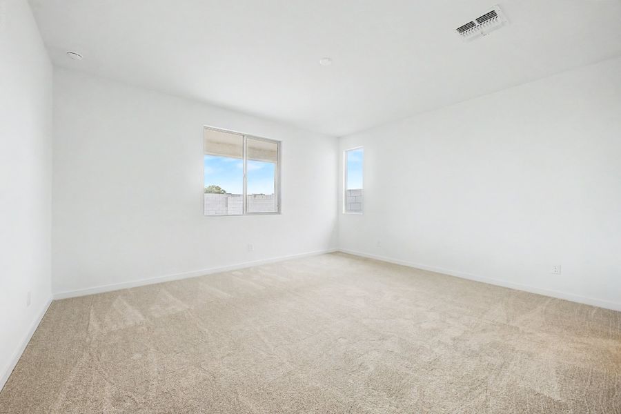 Spacious, unfurnished interior of a new home in Skyline Village, San Tan Valley (Image 10).