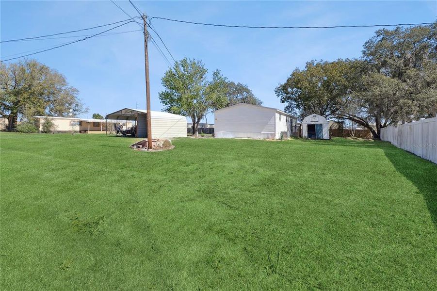 Exterior details and patio area of a home in , Lake Wales (Image 23).