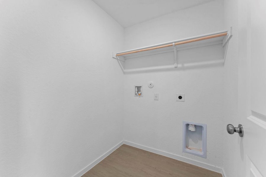 Spacious, unfurnished interior of a new home in Friendship Oaks, Fredericksburg (Image 23).