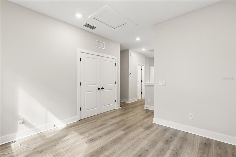 Spacious, unfurnished interior of a new home in , Orlando (Image 22).