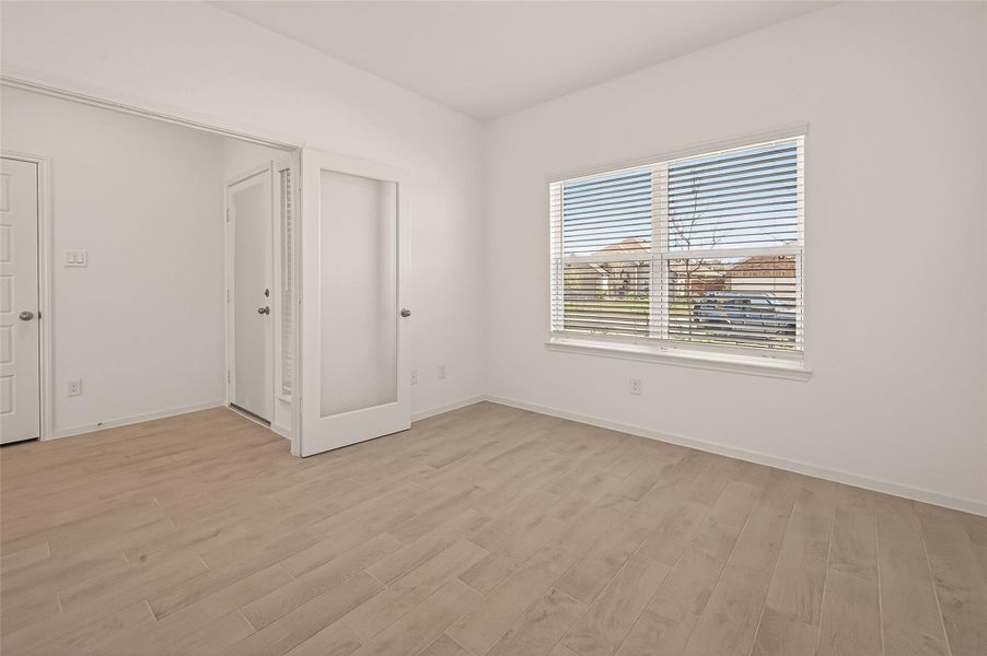 Spacious, unfurnished interior of a new home in Lago Mar, Texas City (Image 36).