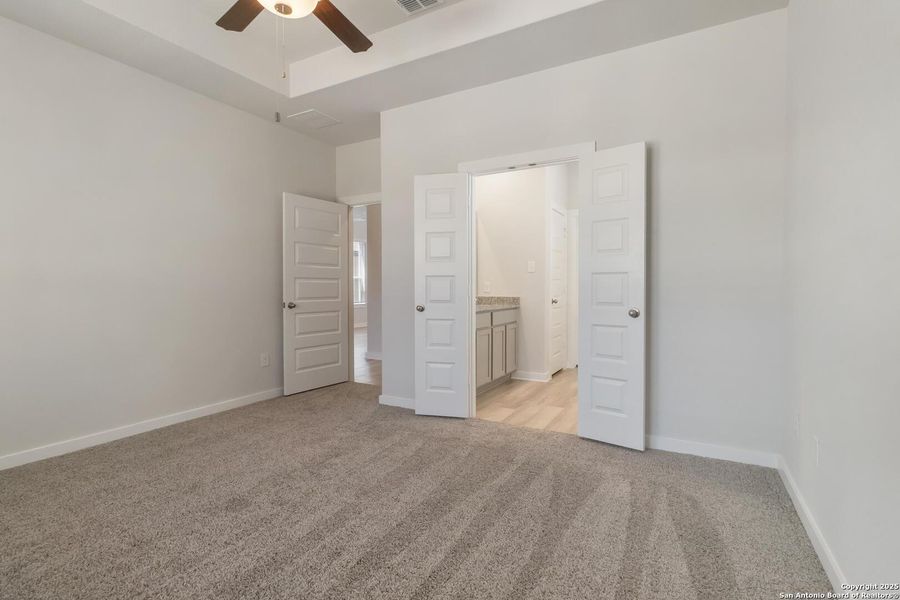 Spacious, unfurnished interior of a new home in Timber Creek, San Antonio (Image 23).