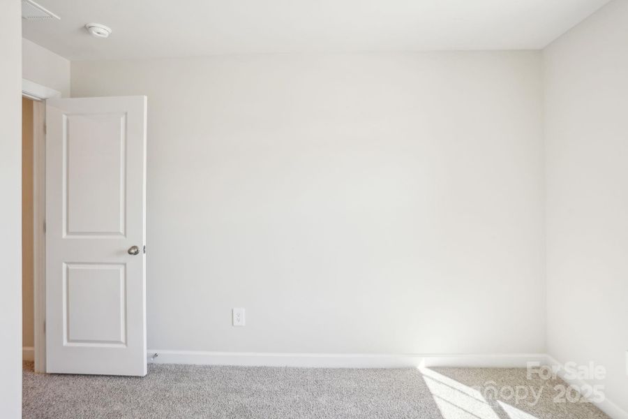 Photo is not of the actual home, but is an inspirational photo of builder’s model home and may depict options, furnishings, and/or decorator features that are not included Photo is not of the actual home, but is an inspirational photo of builder’s model home and may depict options, furnishings, and/or decorator features that are not included