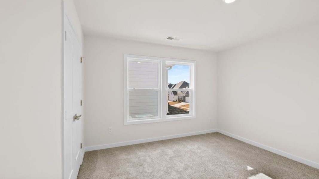 Spacious, unfurnished interior of a new home in Hemlock, Williamston (Image 33).