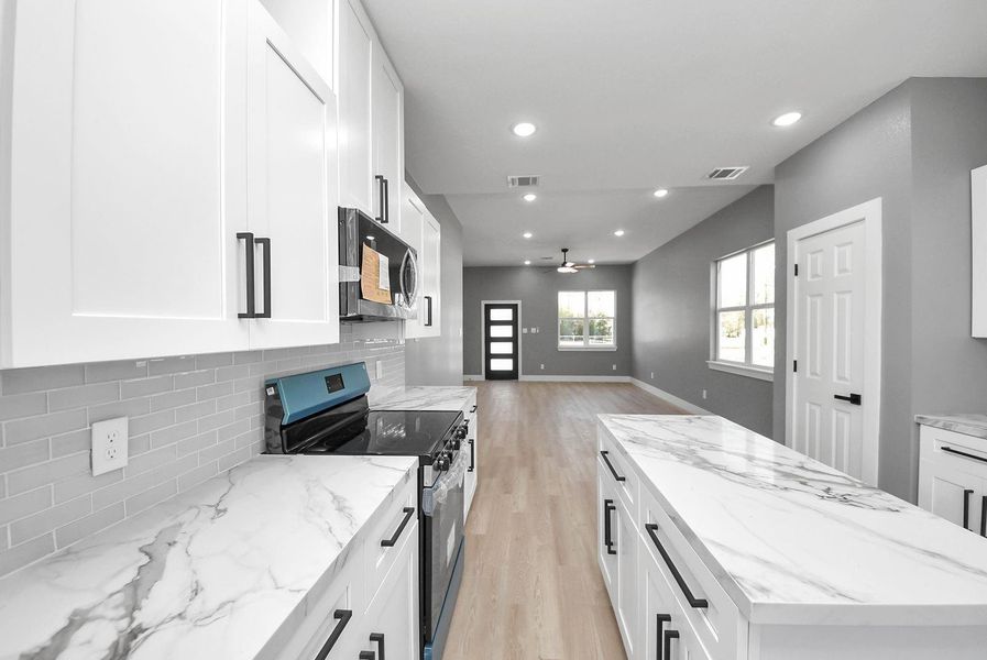 Furnished interior view inside a new home in , Conroe (Image 15).