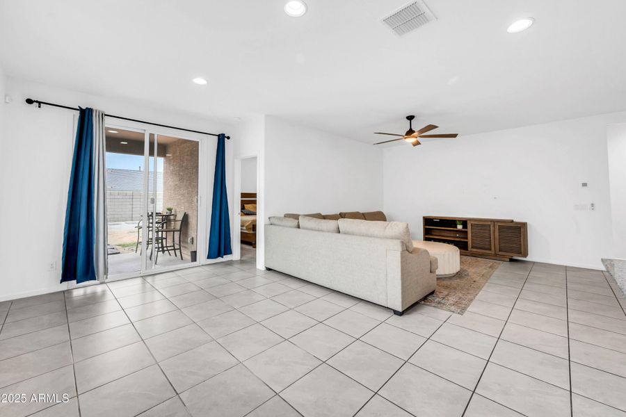 2340 W La Salle St-6