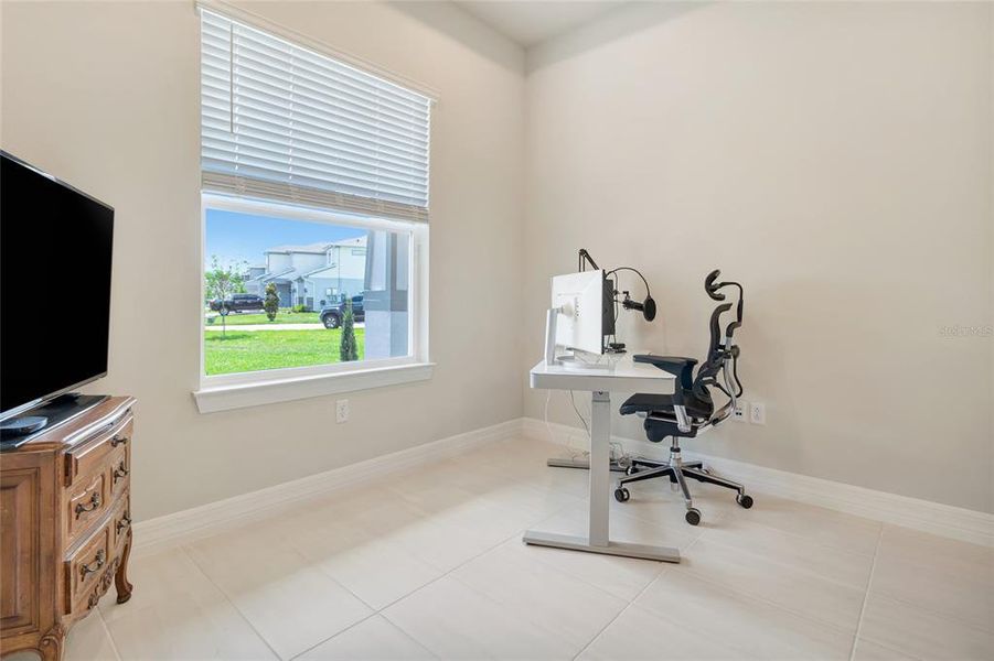 Furnished interior view inside a new home in , Orlando (Image 16).