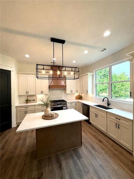 Furnished interior view inside a new home in , Dallas (Image 7).