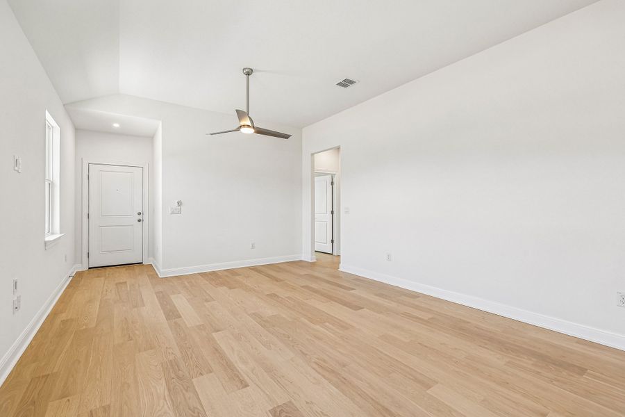 Spacious, unfurnished interior of a new home in Sage Hollow, Kyle (Image 11).