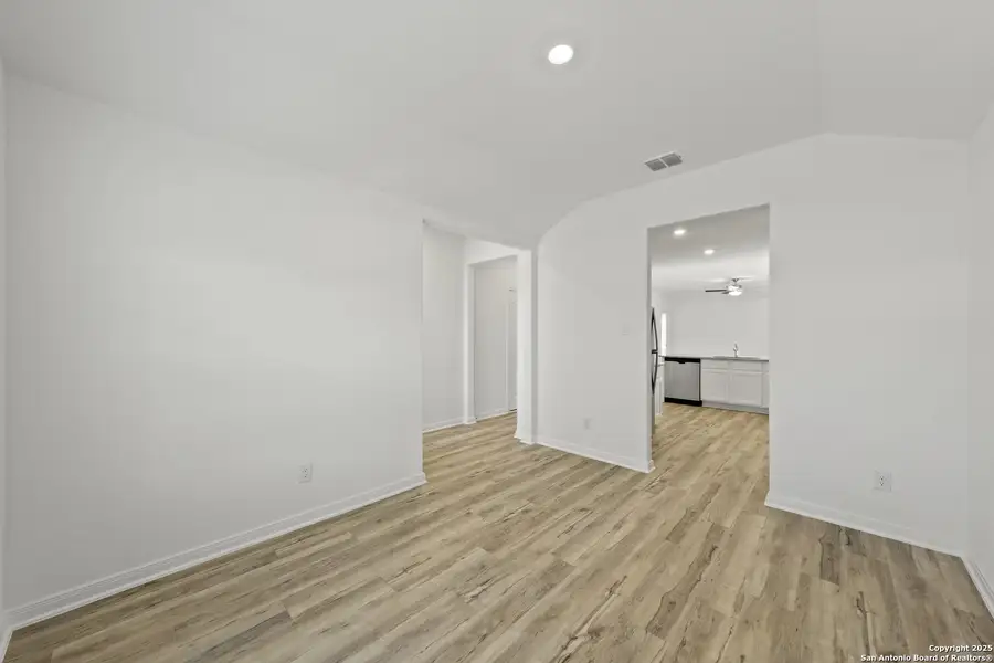 Spacious, unfurnished interior of a new home in Preserve at Medina, Von Ormy (Image 9).