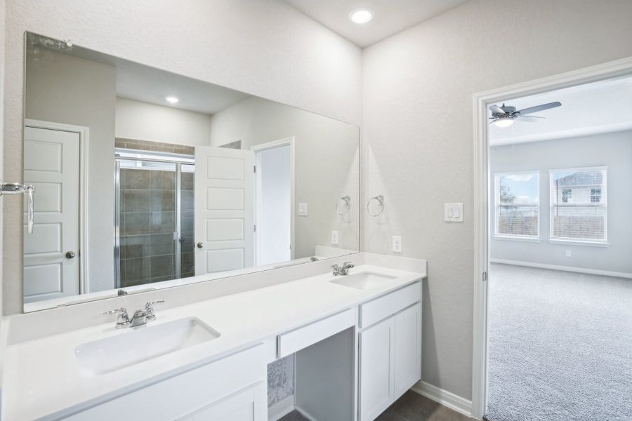 Primary suite bathroom of the Reynolds floorplan at a Meritage Homes community.