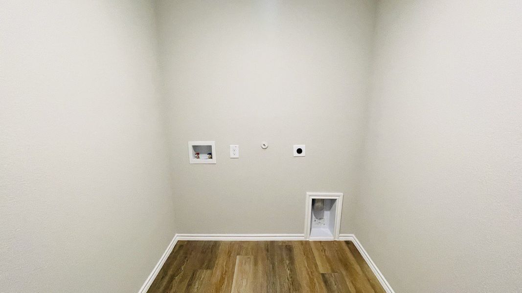 Spacious, unfurnished interior of a new home in Sunnycreek, Fort Worth (Image 17). Spacious, unfurnished interior of a new home in Sunnycreek, Fort Worth (Image 17).