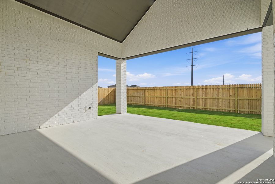 Exterior details and patio area of a home in Haby Hill 60s, San Antonio (Image 4).
