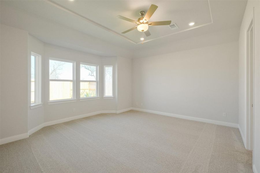 Spacious, unfurnished interior of a new home in Sienna 65', Missouri City (Image 48).