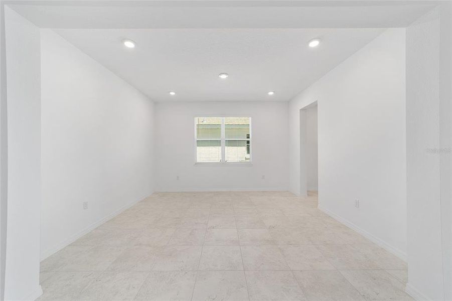 Spacious, unfurnished interior of a new home in Calesa Township, Ocala (Image 17).