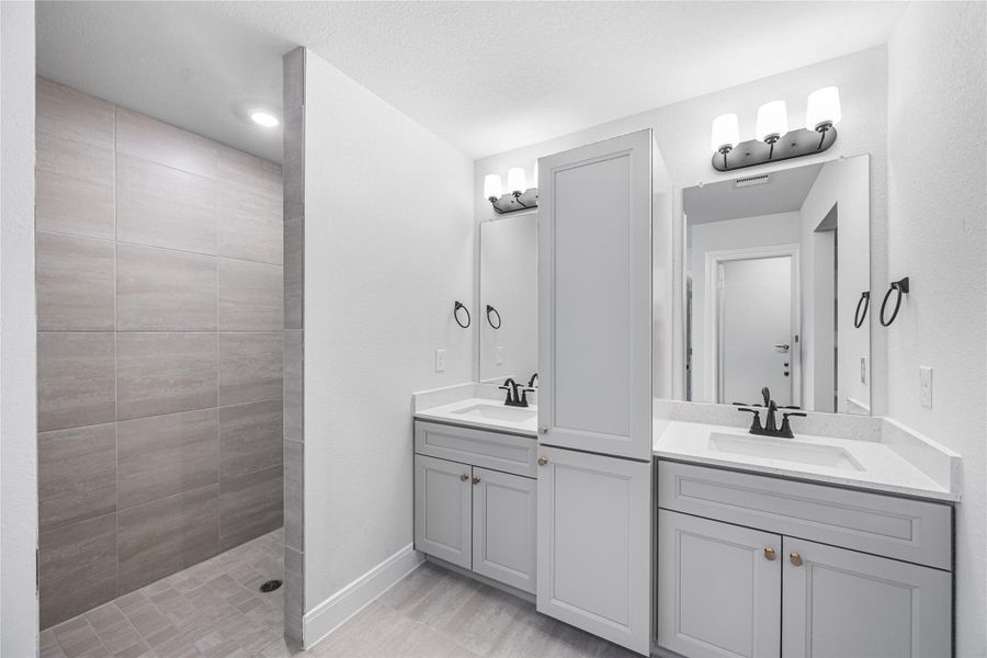 Furnished interior view inside a new home in Encino Estates, Dayton (Image 11).
