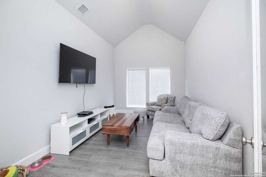 Furnished interior view inside a new home in Cibolo Canyons 50', San Antonio (Image 17). Furnished interior view inside a new home in Cibolo Canyons 50', San Antonio (Image 17).