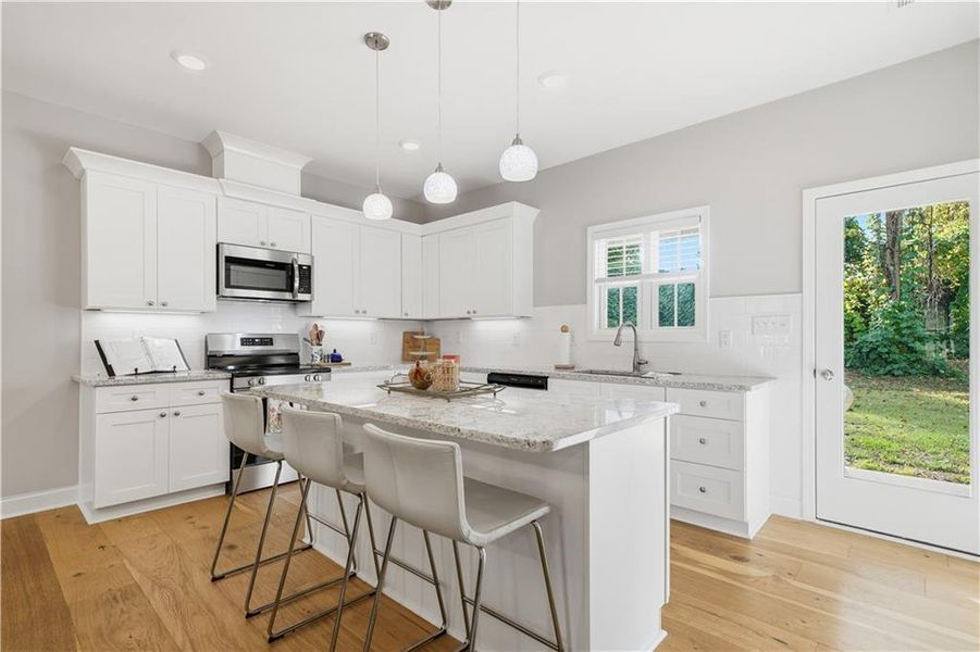 Furnished interior view inside a new home in , Jasper (Image 9).