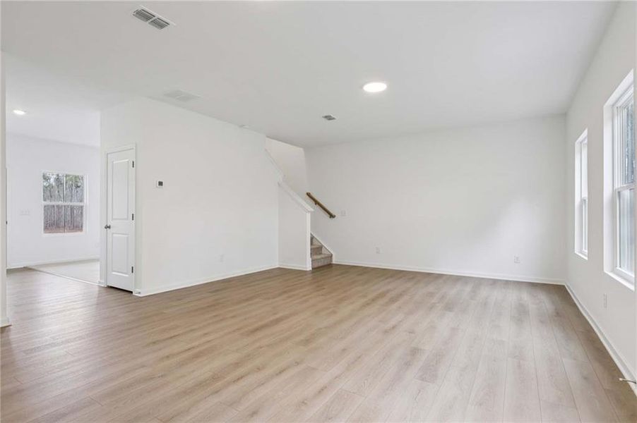 Spacious, unfurnished interior of a new home in The Pointe at Heron Bay, Locust Grove (Image 29).