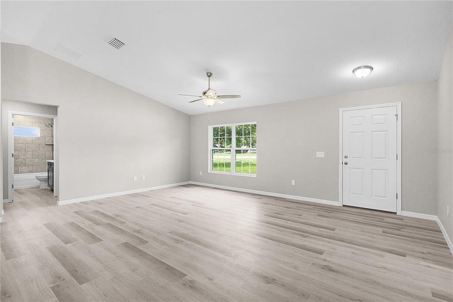 Spacious, unfurnished interior of a new home in , Summerfield (Image 10).