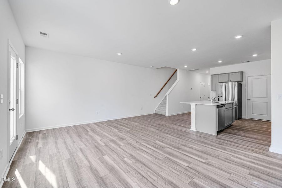 SUN_CaitlinCrossing_Pic_Cameron-14