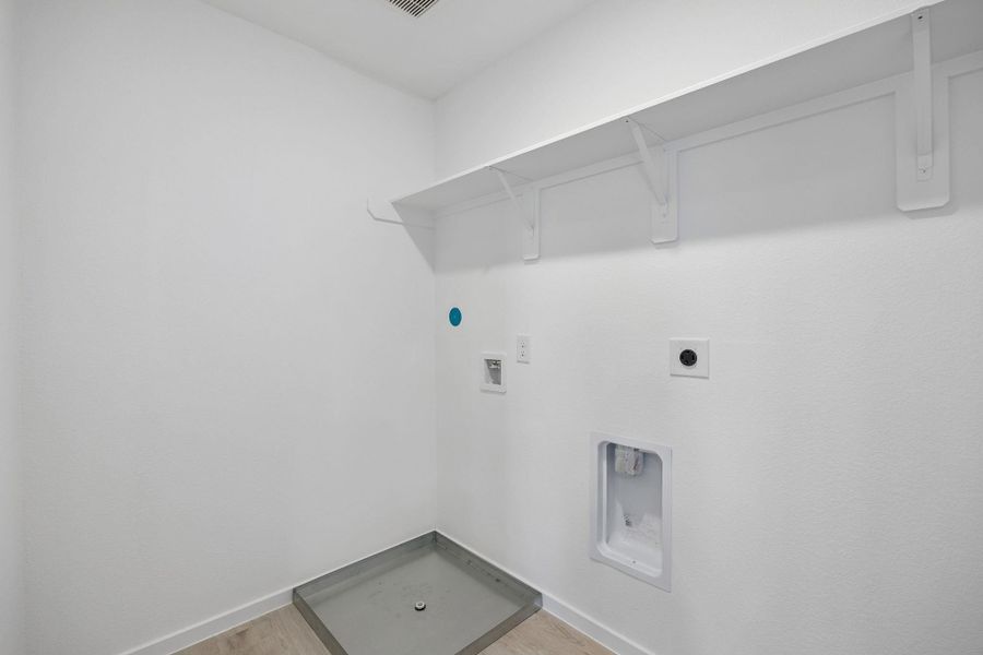Spacious, unfurnished interior of a new home in Stokesbury, Waller (Image 26).