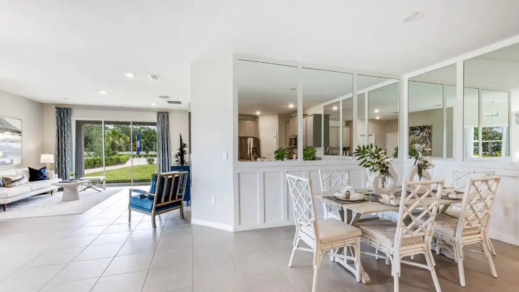 Exterior details and patio area of a home in Coddington, Bradenton (Image 3).