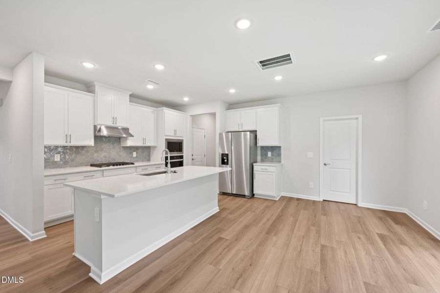 15-web-or-mls-Oak Manor - Raleigh - 165