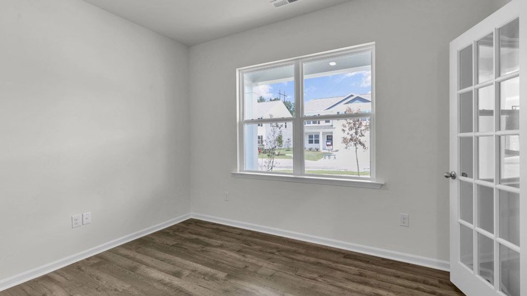 Spacious, unfurnished interior of a new home in Middleton, Greensboro (Image 11).
