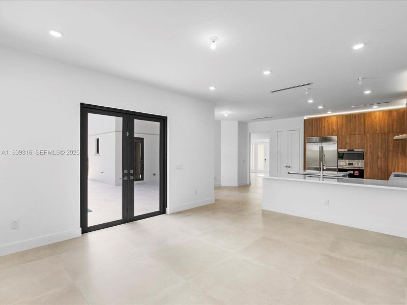 Spacious, unfurnished interior of a new home in , Miami (Image 63).