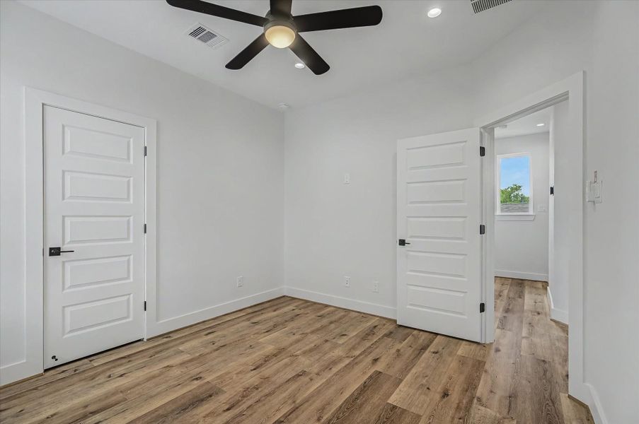 Spacious, unfurnished interior of a new home in , Houston (Image 38).