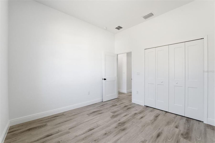 Spacious, unfurnished interior of a new home in , Ocala (Image 30).