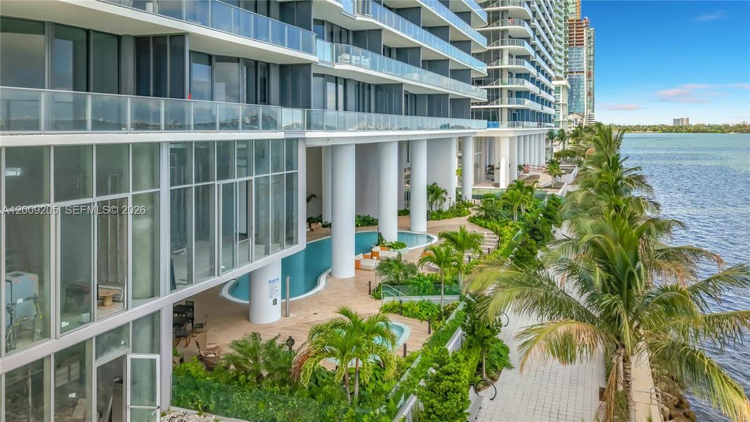 Condo located in Miami, FL showcasing its design and architecture (Image 28).