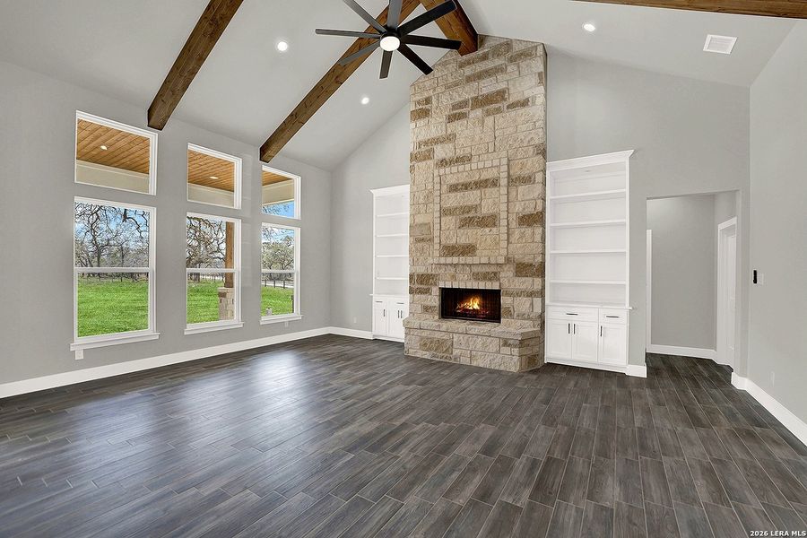 Spacious, unfurnished interior of a new home in , La Vernia (Image 22).