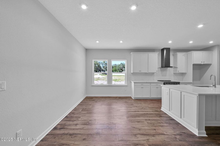 Spacious, unfurnished interior of a new home in McGirt's Creek, Yulee (Image 14).
