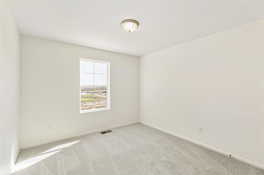 Spacious, unfurnished interior of a new home in , Aurora (Image 18).